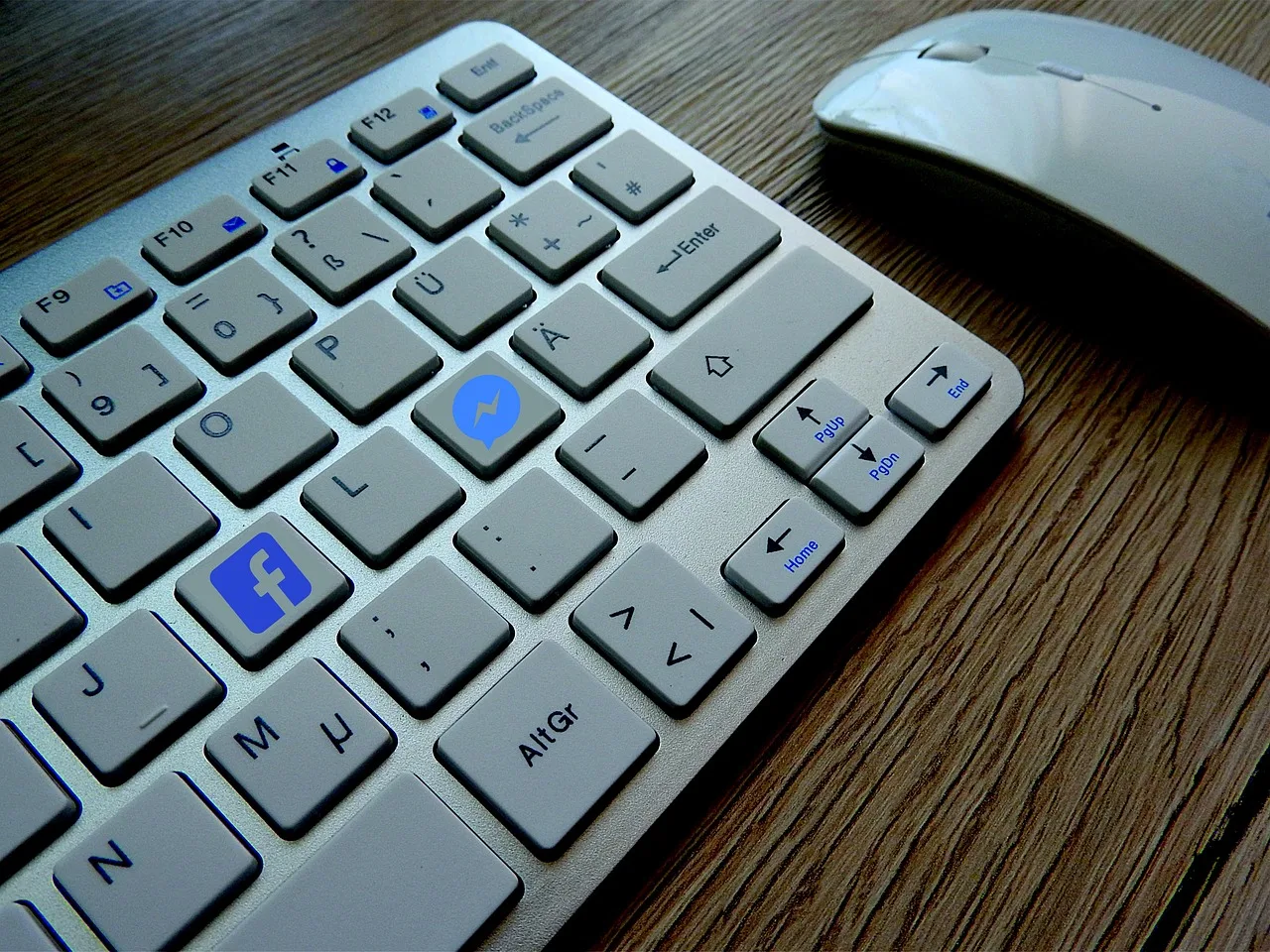 keyboard, facebook, media, social media, message, like, messenger, merceting, messages, private, mouse